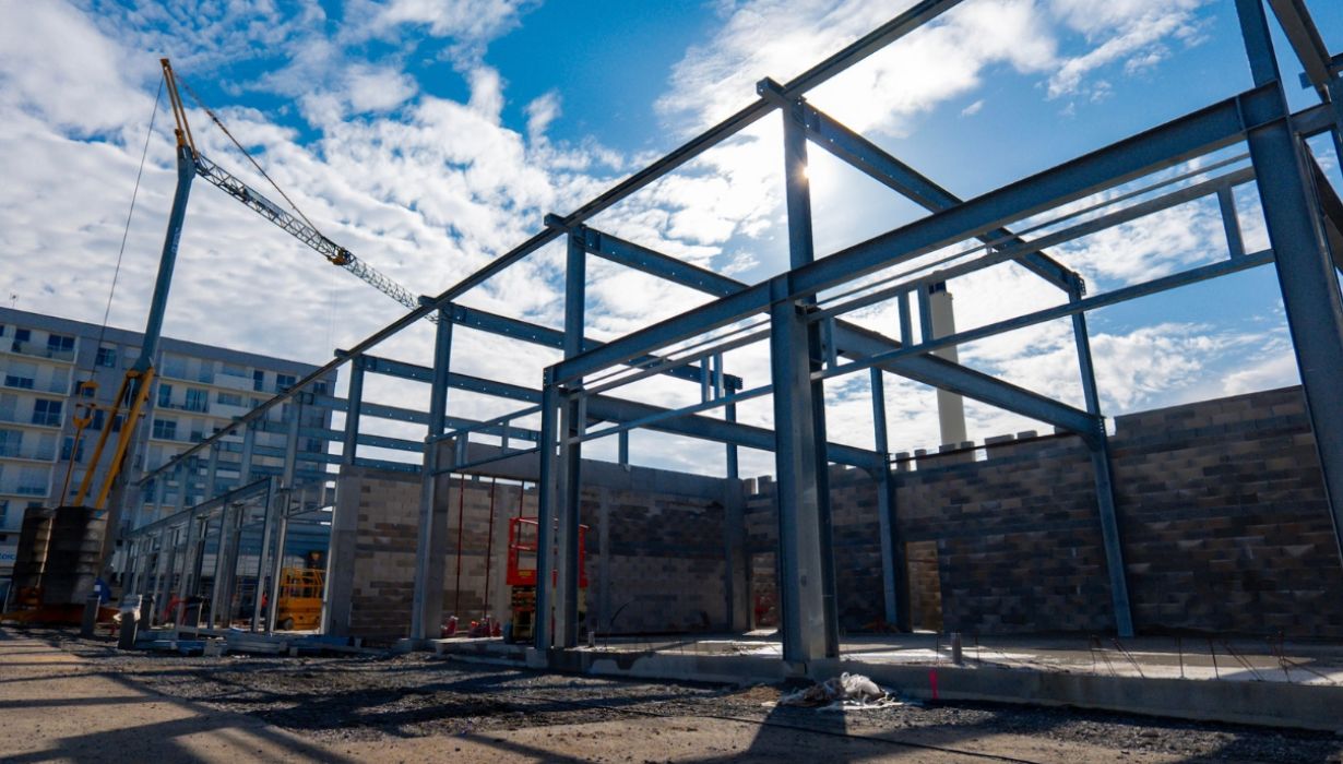 L’Ingénie : la pose de la charpente métallique est en cours